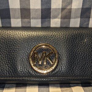 Michael Kors Women's Fulton Flap Continental Navy Blue pebble leather Wallet